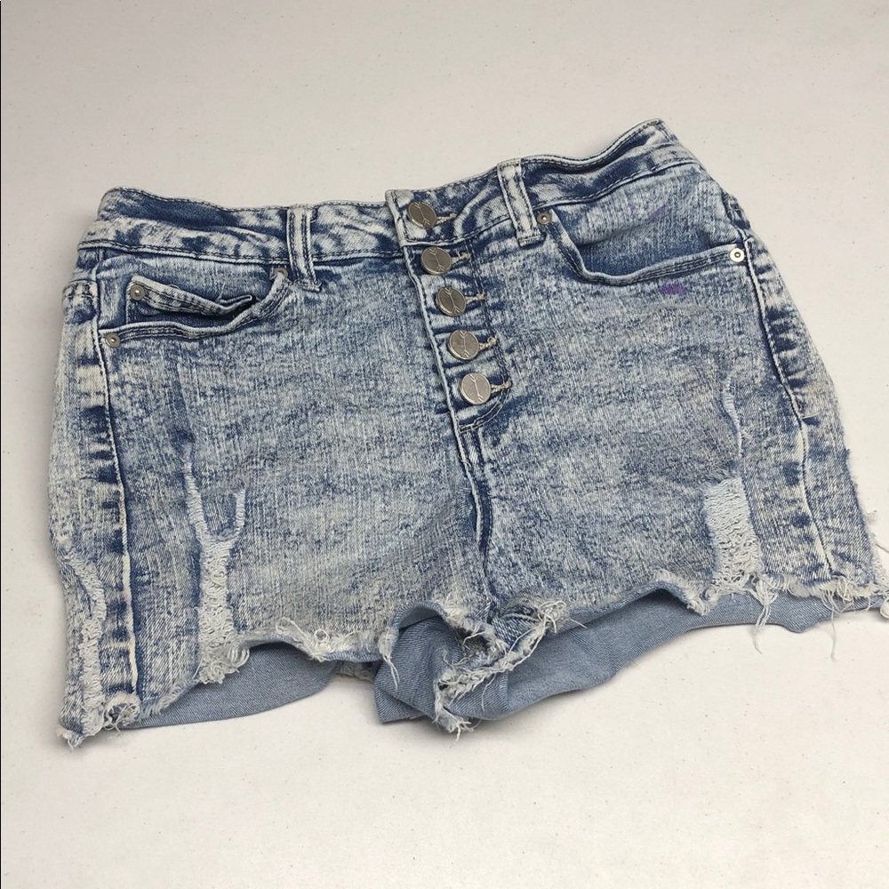 BANJANAN BUTTONFLY JEAN SHORTS 7/27 ⭐️